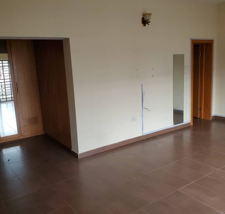 WhatsApp Image 2025-04-25 at 00.22.10 (1)