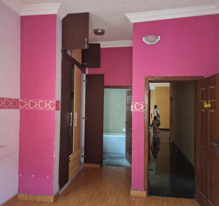 WhatsApp Image 2025-05-05 at 20.20.03